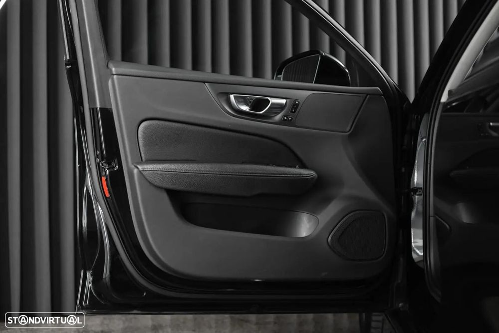 Volvo V60 2.0 B4 Momentum Geartronic - 33