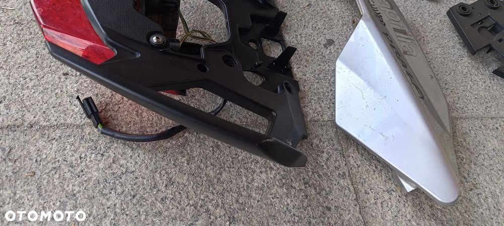 APRILIA SHIVER DORSODURO OWIEWKA OGON LAMPA RĄCZKI PASAŻERA - 18