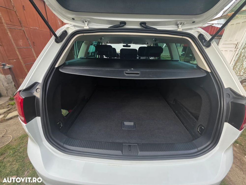 Volkswagen Passat 1.6 TDI SCR DSG Comfortline - 8