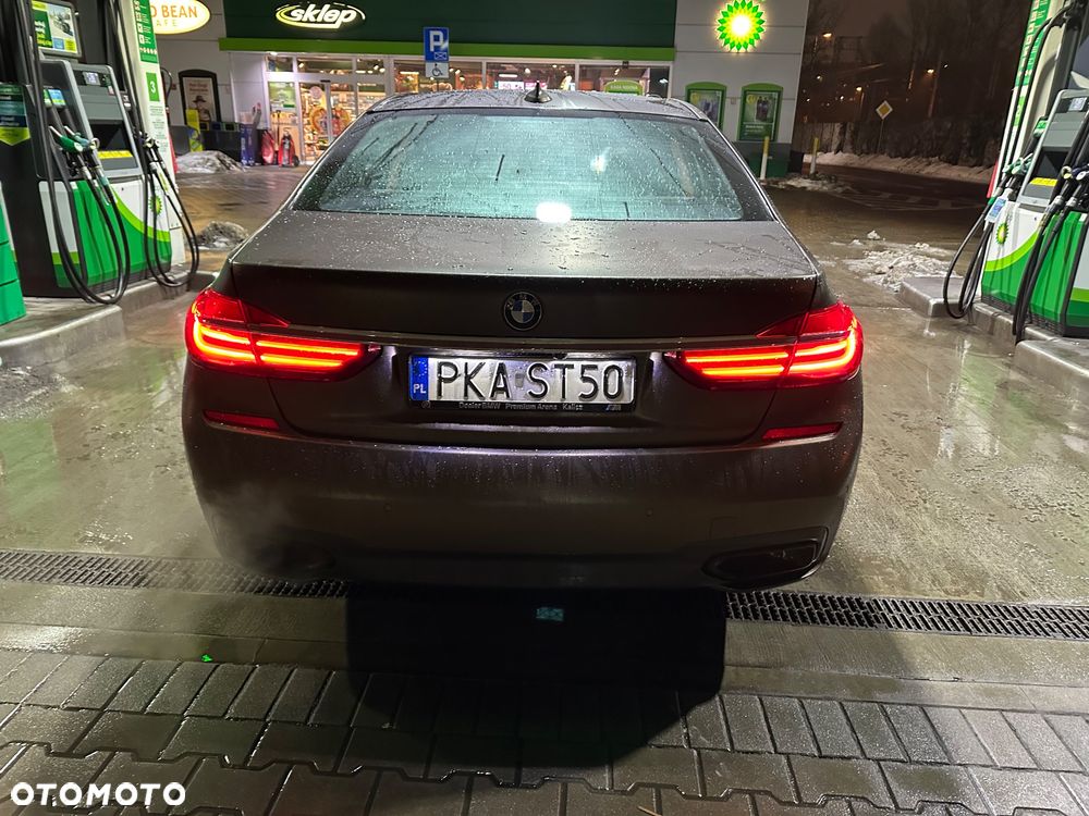 BMW Seria 7 740Li - 11