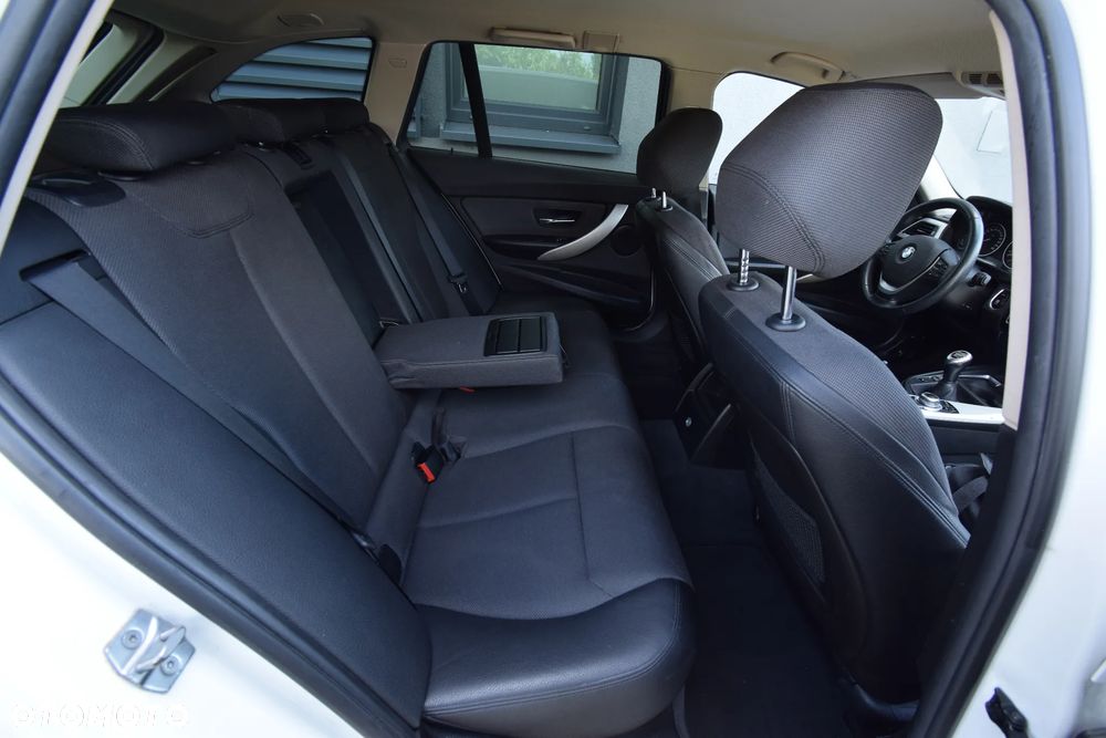 BMW Seria 3 318d - 29