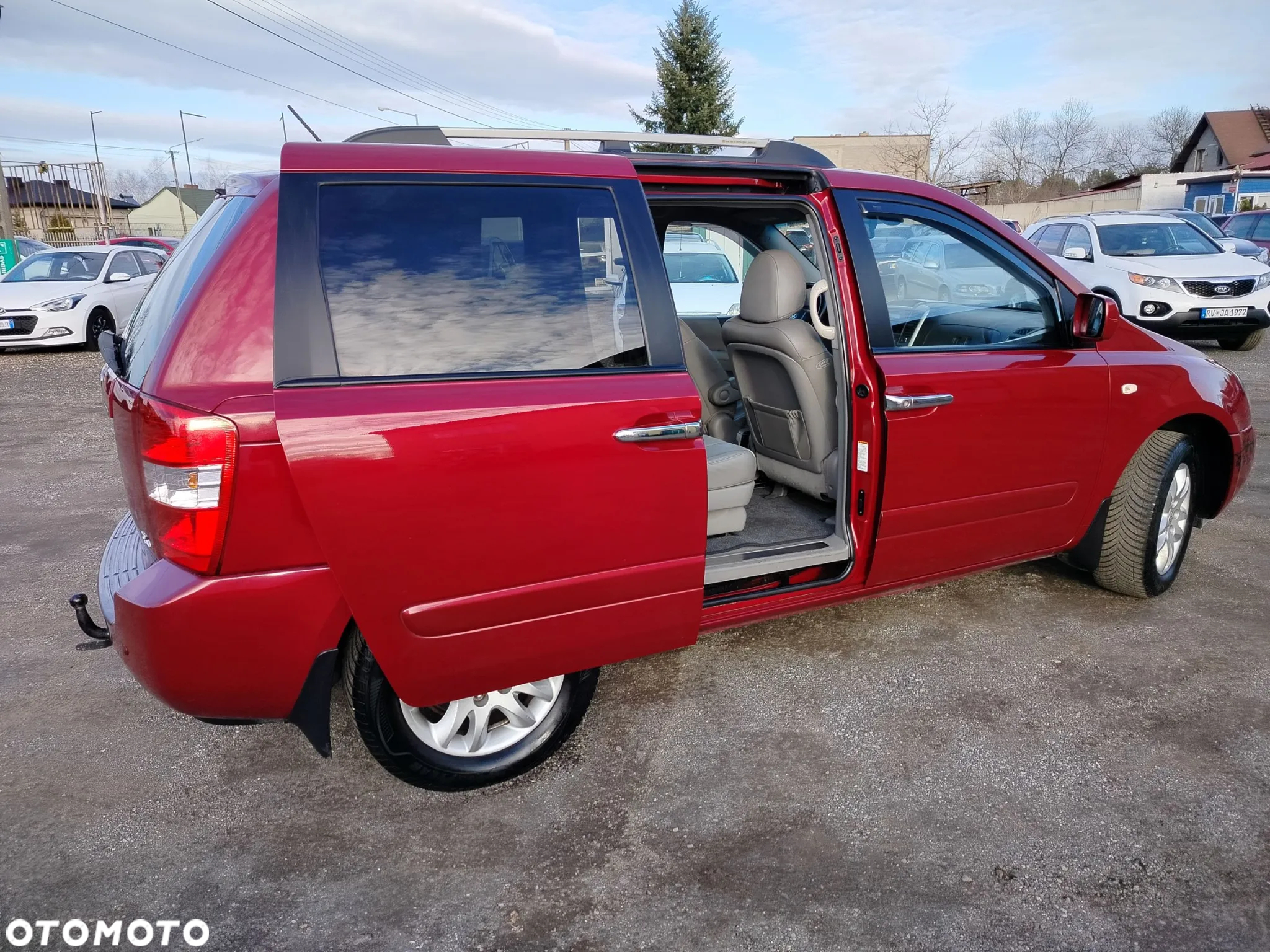 Kia Carnival - 18