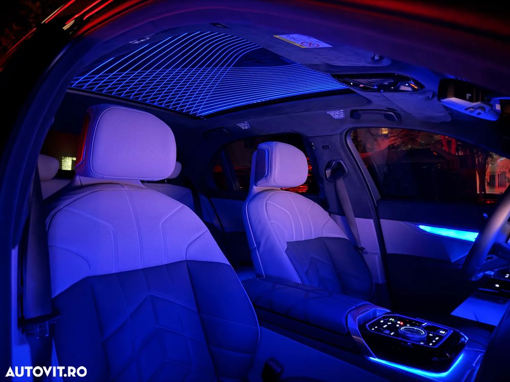 BMW Seria 7 740d xDrive MHEV - 26