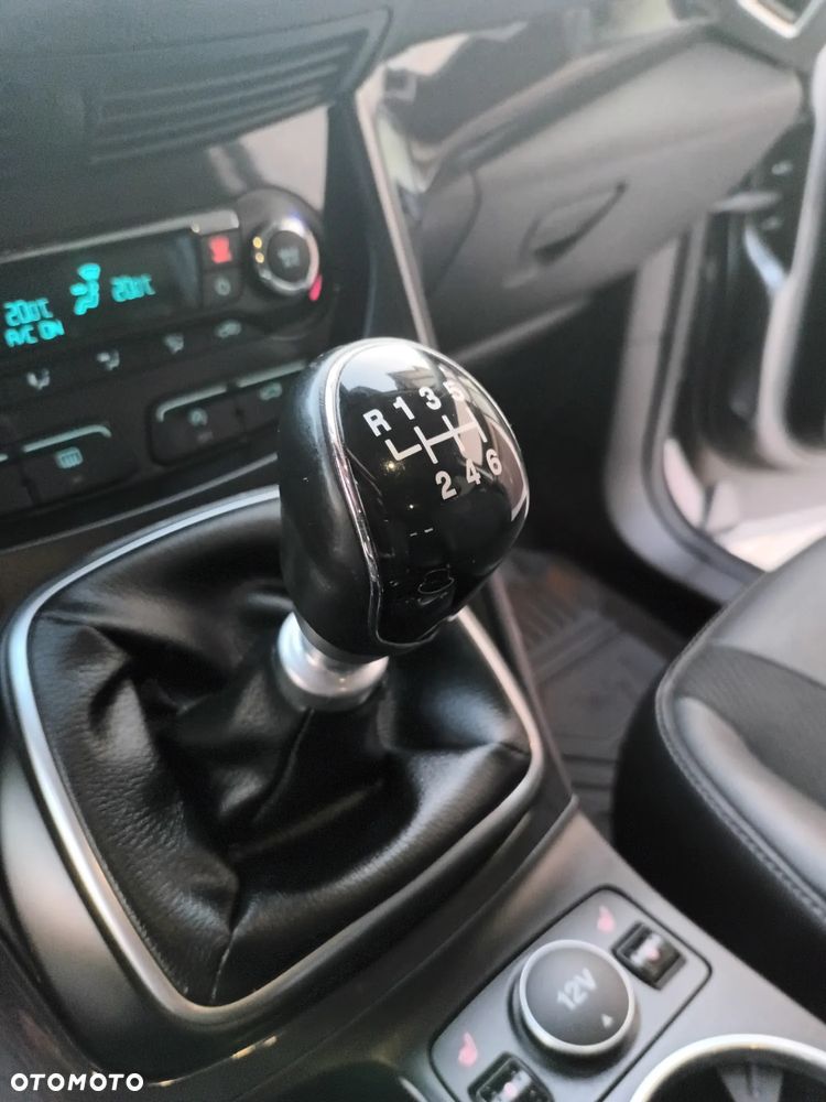 Ford Kuga 1.6 EcoBoost 2x4 Titanium - 26