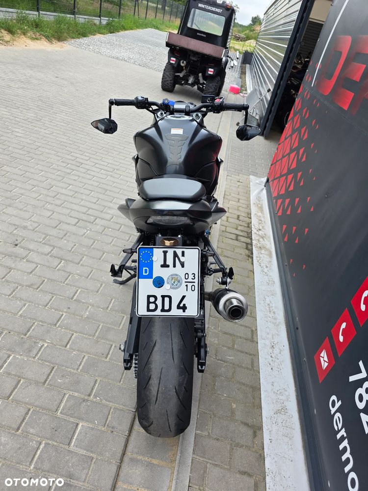 Suzuki GSX - 18