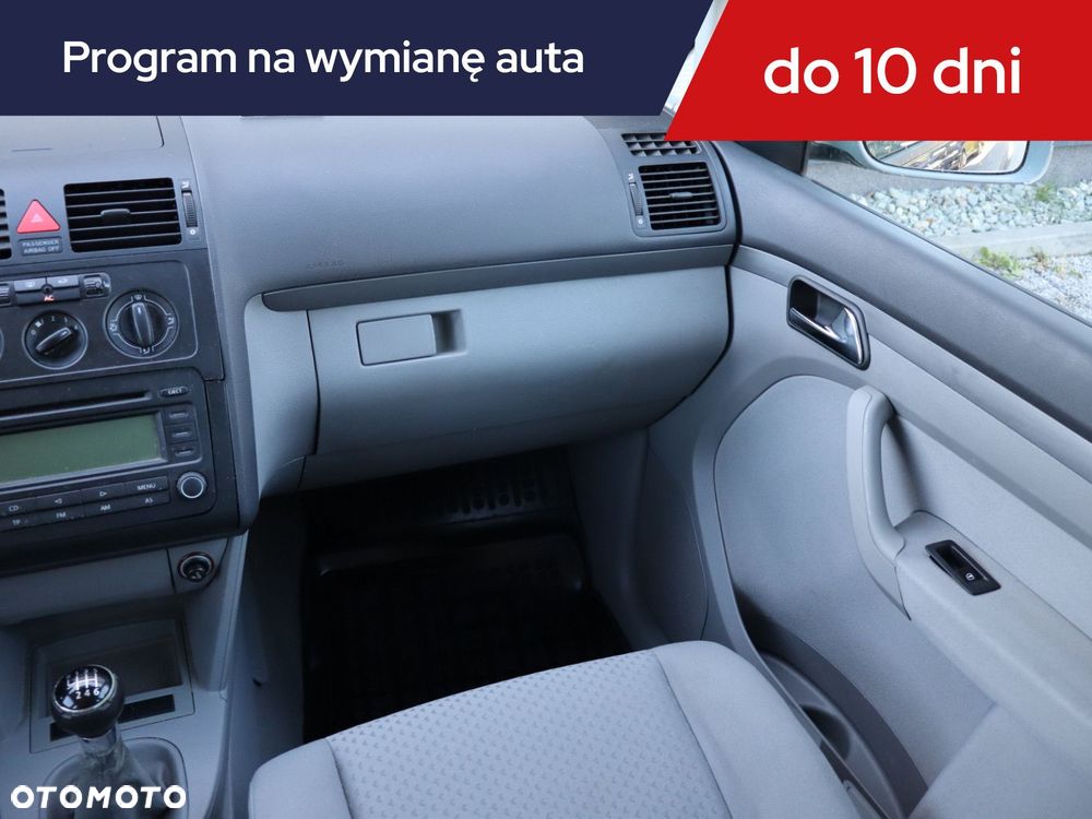Volkswagen Touran - 10