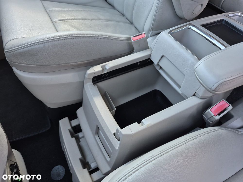 Chrysler Town & Country 3.6 Touring - 29