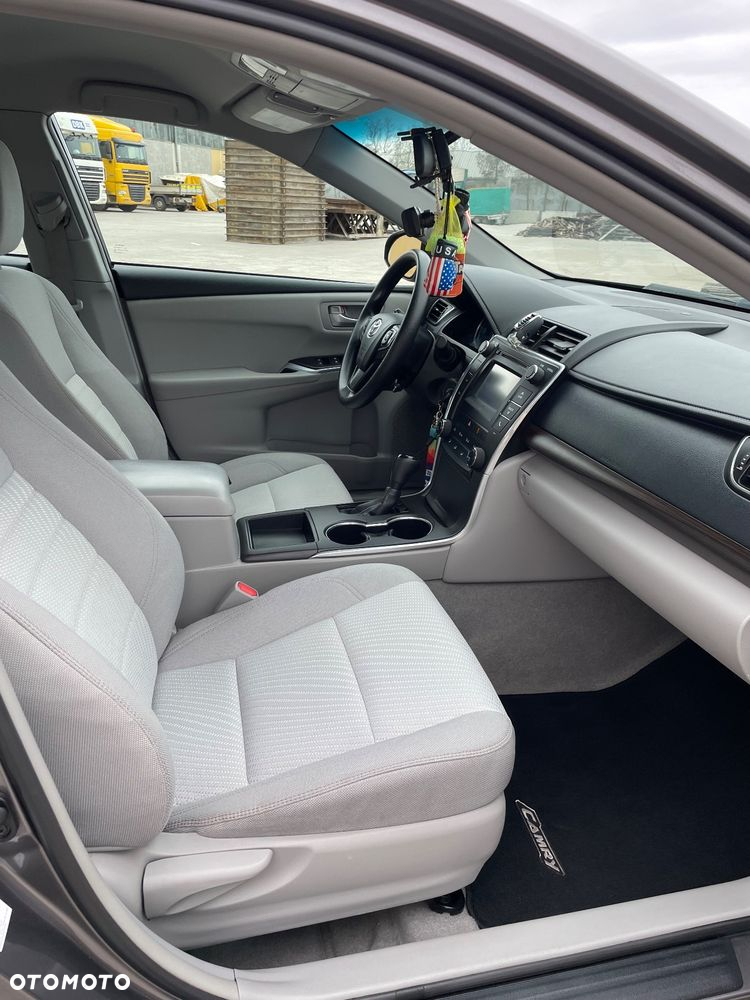 Toyota Camry - 12