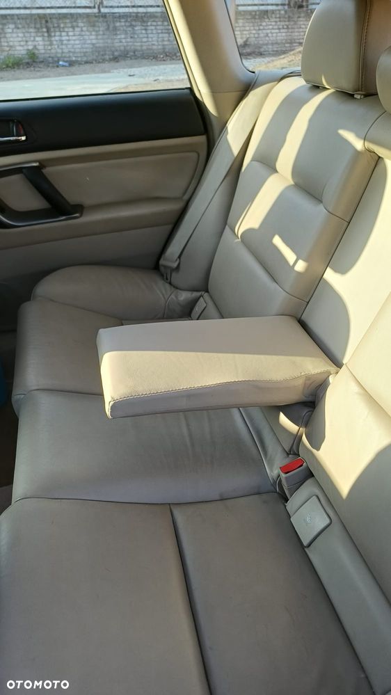 Subaru Outback 3.0 H6 - 4