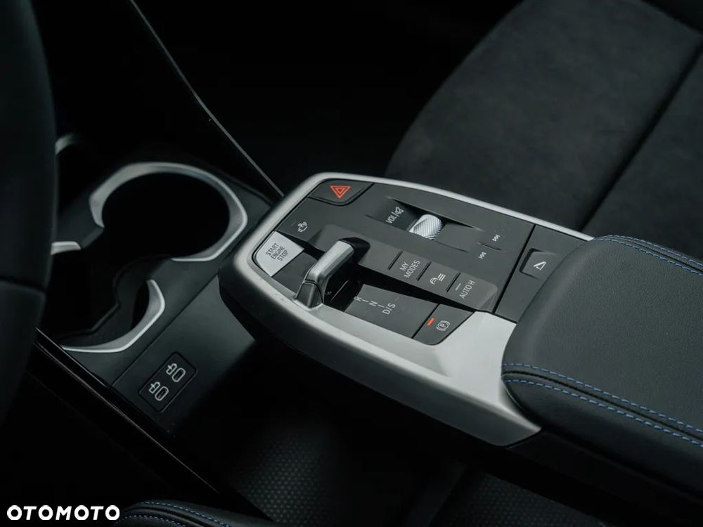 BMW X1 xDrive23i mHEV - 13