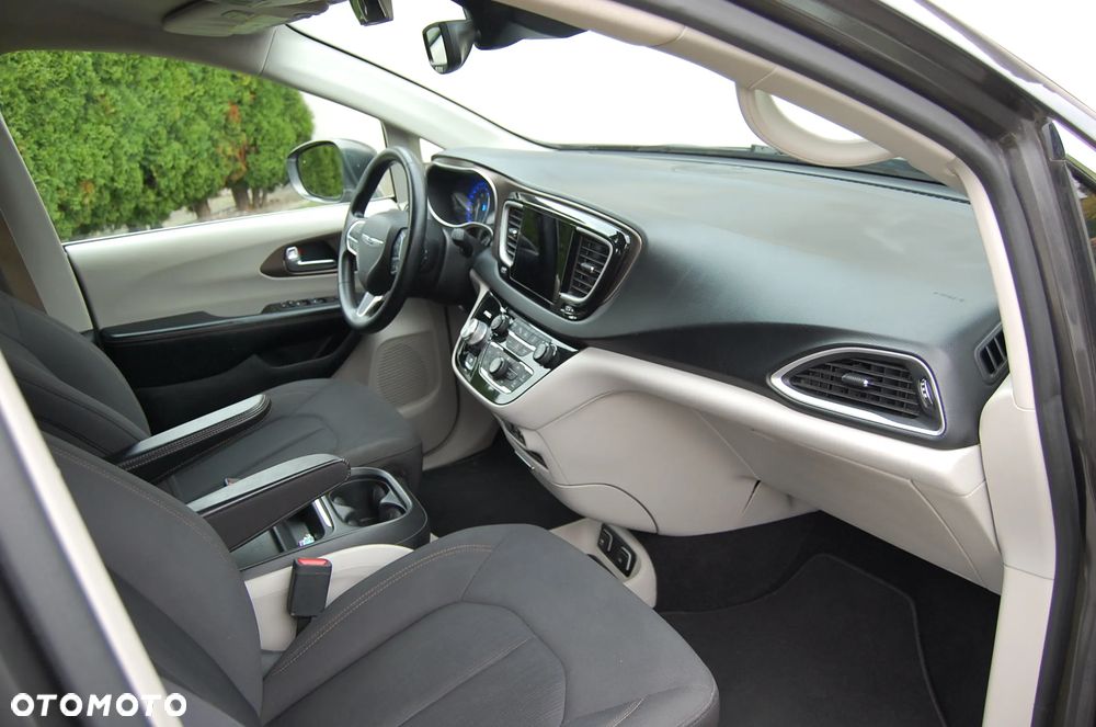 Chrysler Pacifica - 14
