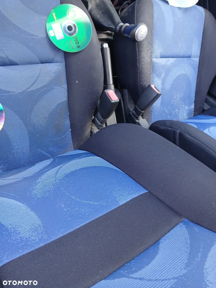 hyundai getz 5S fotel fotele kanapa deska kokpit podsufitka boczek boczki klamka podłokietnik licznik - 6