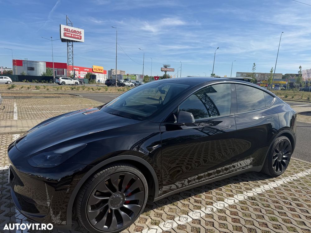 Tesla Model Y - 1