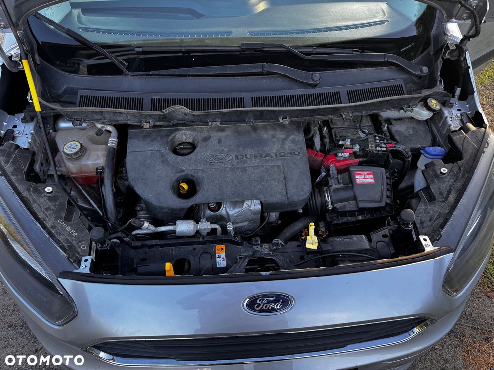 Ford Transit Courier - 22