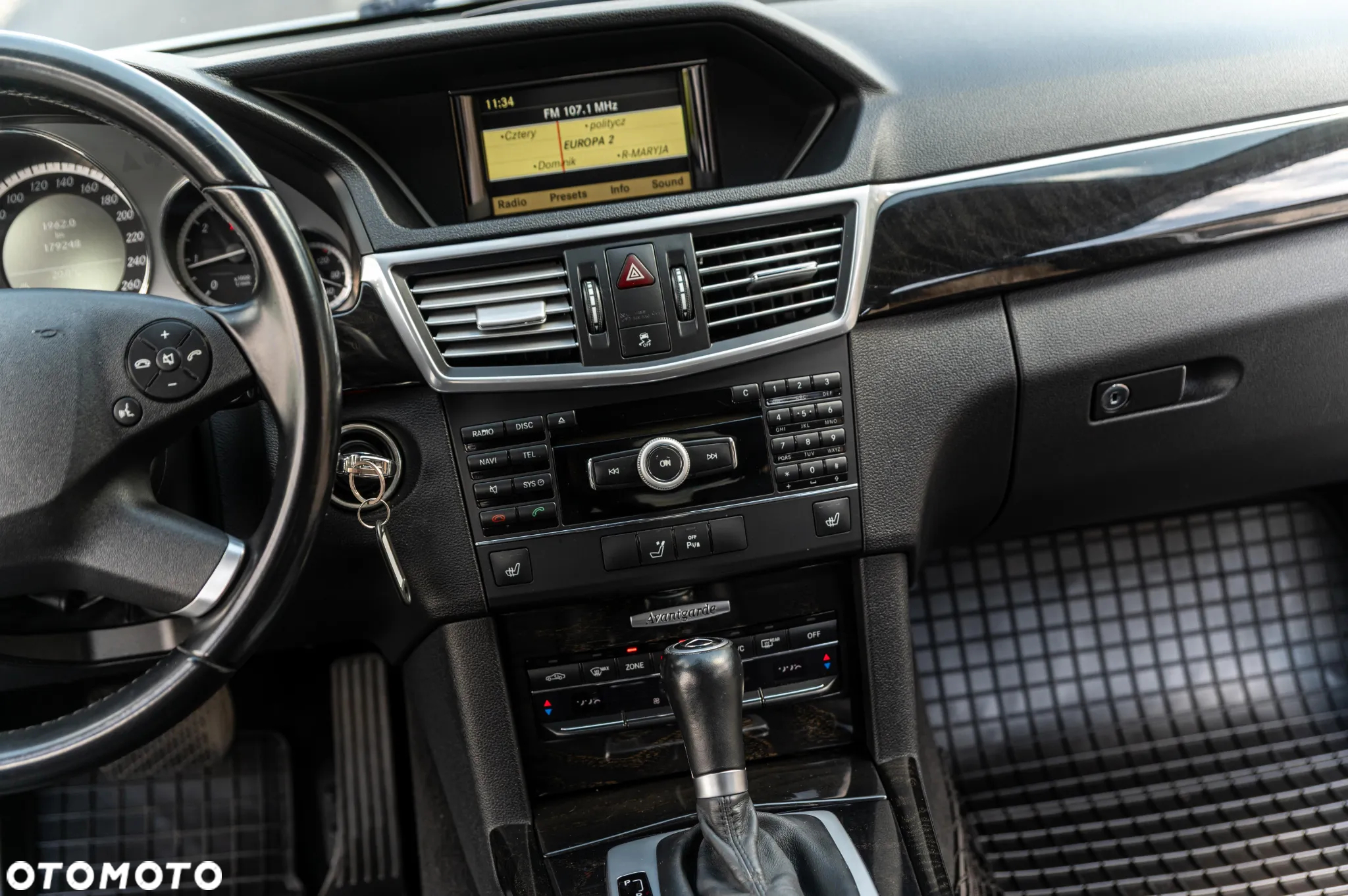 Mercedes-Benz Klasa E 200 T BlueTEC 7G-TRONIC Avantgarde - 37