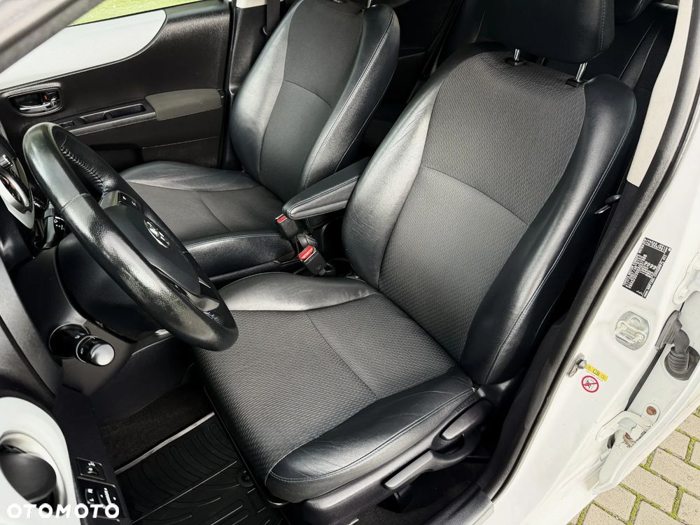 Toyota Yaris Hybrid 100 Premium - 14