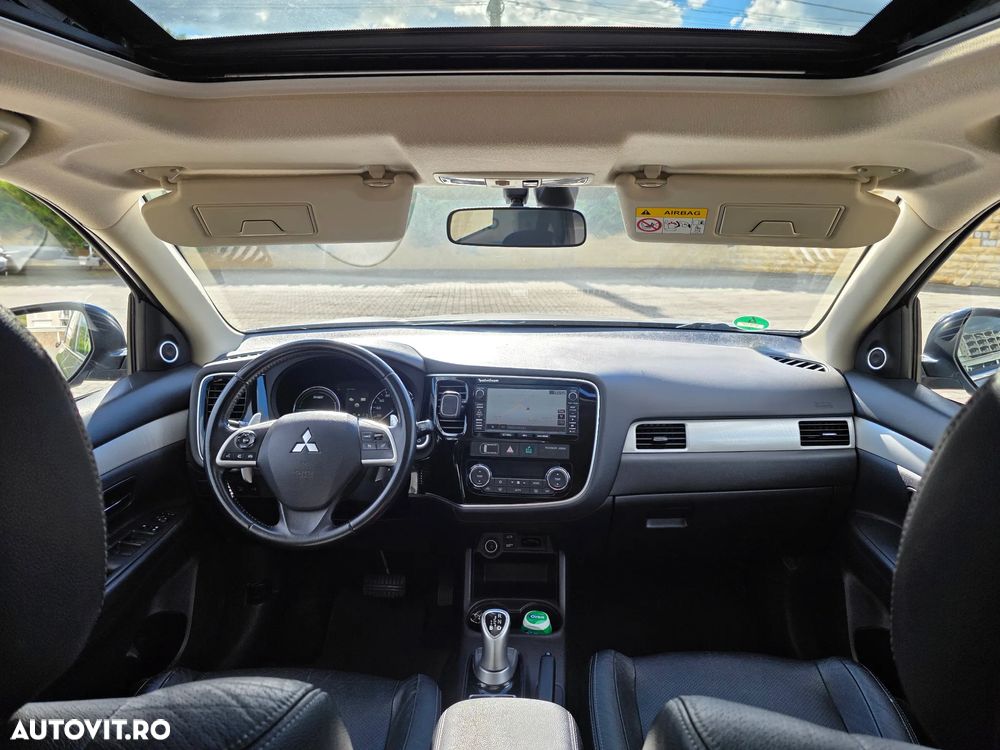 Mitsubishi Outlander 2.0 4WD Plug-In Hybrid Top - 7