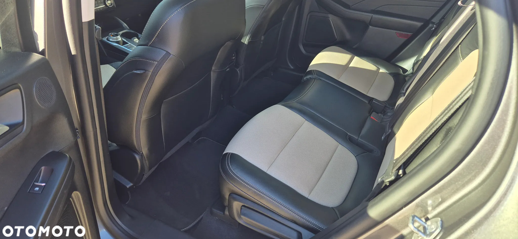 Ford Kuga 2.5 FHEV AWD Titanium - 31