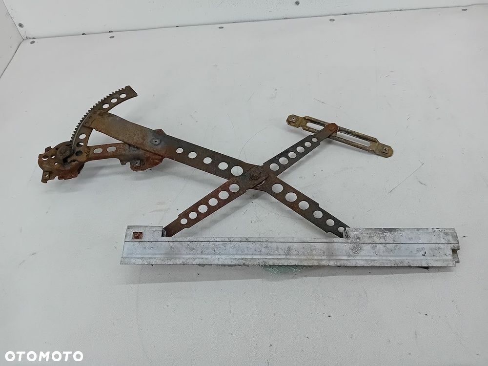 PODNOŚNIK SZYBY PRAWY PRZÓD MERCEDES-BENZ W126 1267200246 - 1