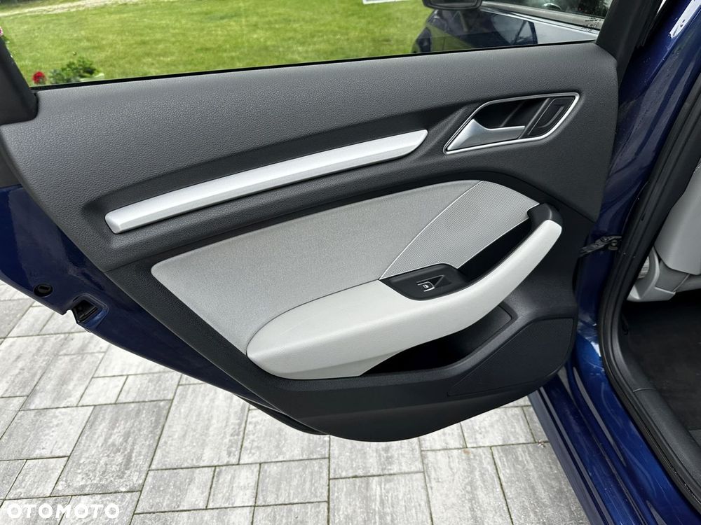 Audi A3 Sportback 1.6 TDI (clean diesel) S line Sportpaket - 24