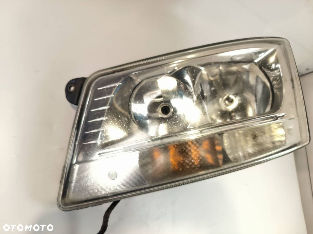 LAMPA LEWA PRZÓD MAN TGX 18.440 - 2