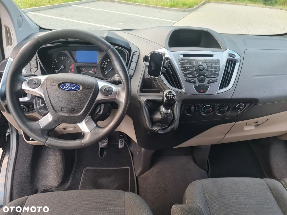 Ford Tourneo Custom - 25