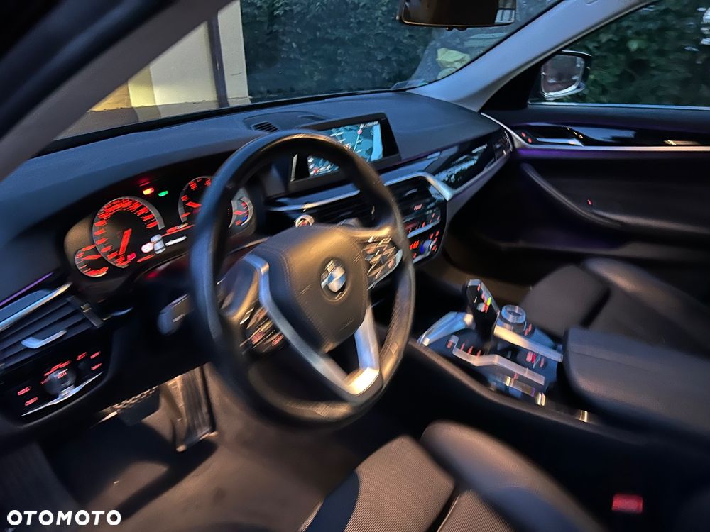 BMW Seria 5 518d Sport Line - 26