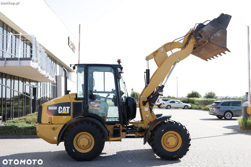 Caterpillar CAT 906M - 21