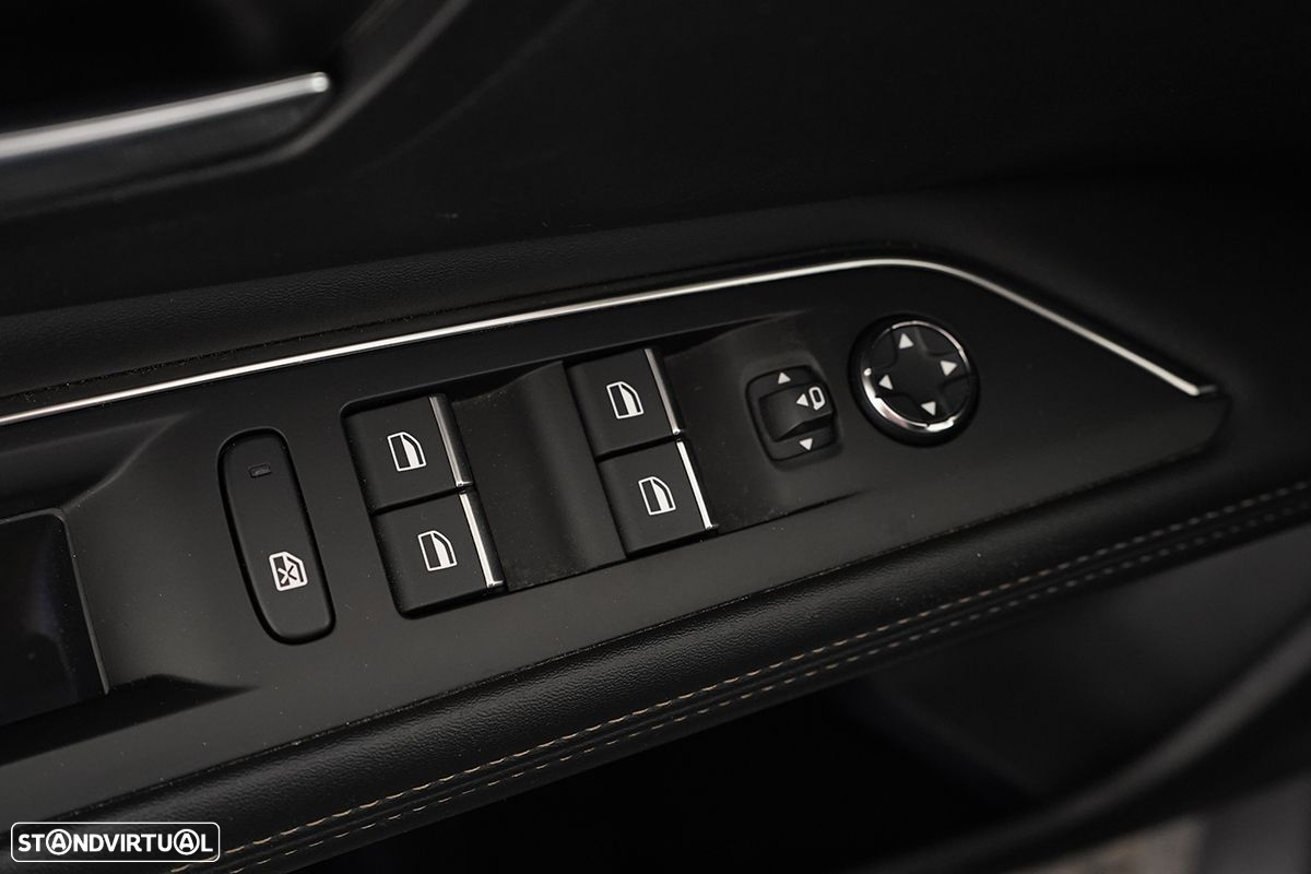 Peugeot 3008 1.2 PureTech GT EAT8 - 18