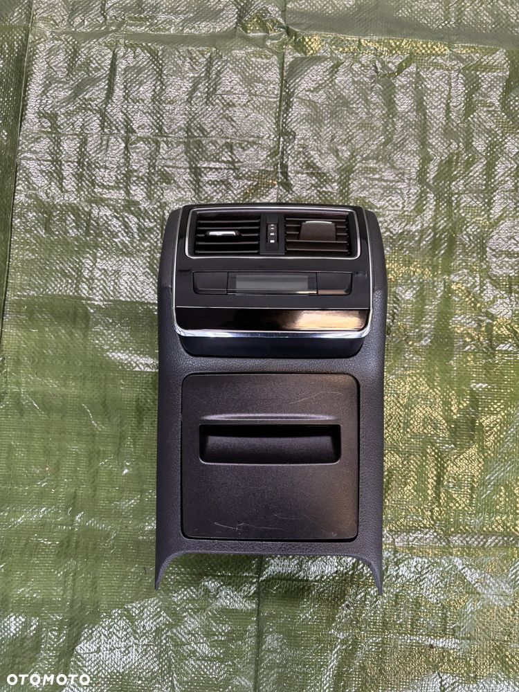 Skoda Superb III kratka nawiewu ramka tunelu tył obudowa schowek 3V0857961 - 1