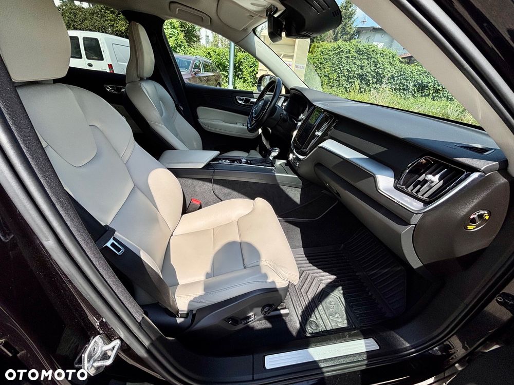 Volvo XC 60 D4 AWD Momentum - 16