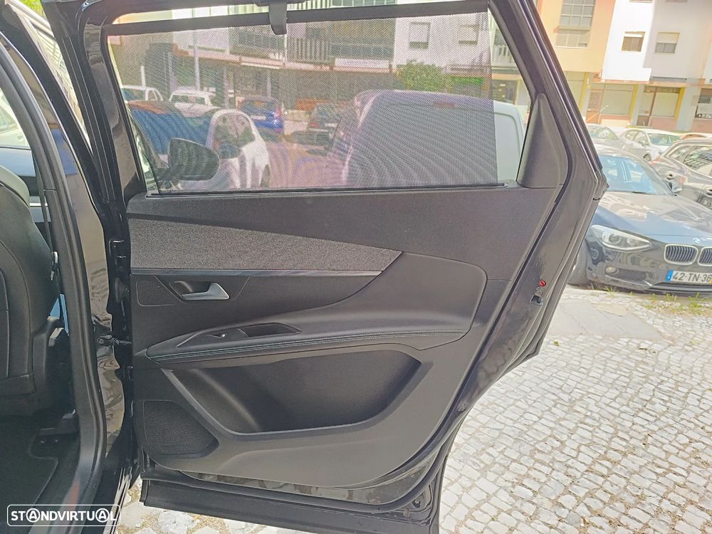 Peugeot 5008 PureTech 130 EAT8 Stop & Start Allure Pack - 38