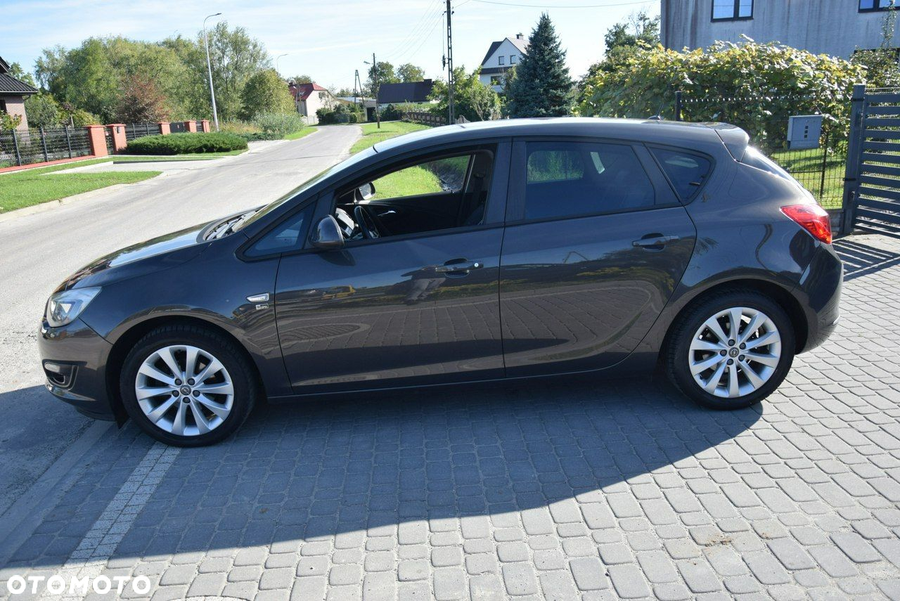 Opel Astra 1.4 Turbo 150 Jahre - 8