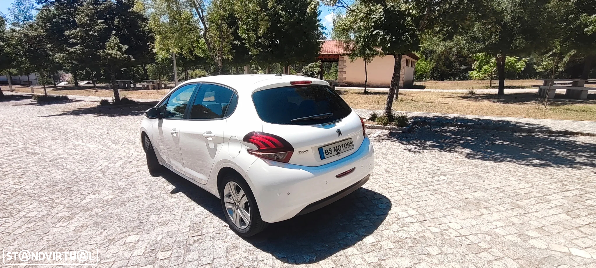 Peugeot 208 1.2 PureTech Signature - 11