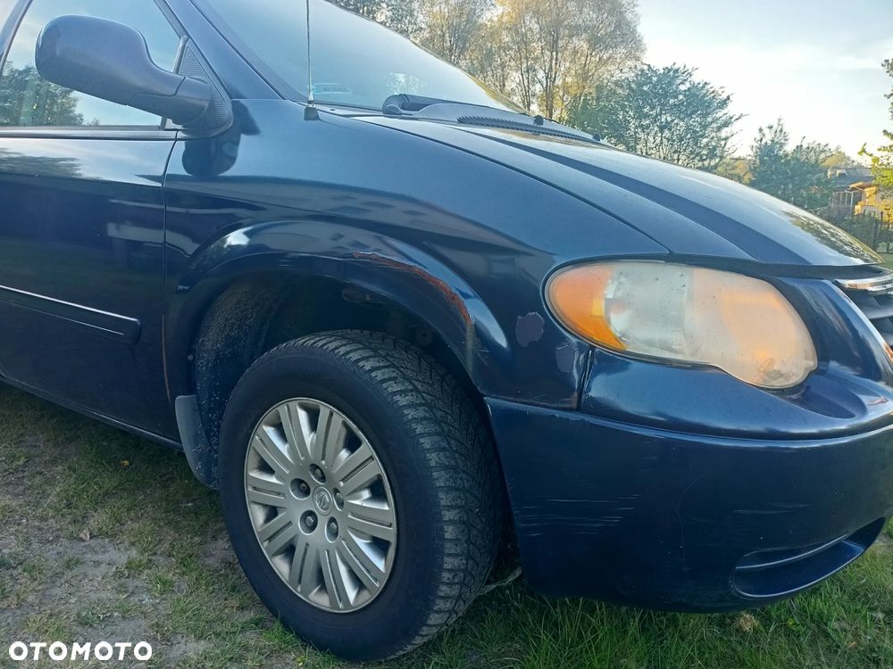 Chrysler Town & Country 3.3L LX - 21
