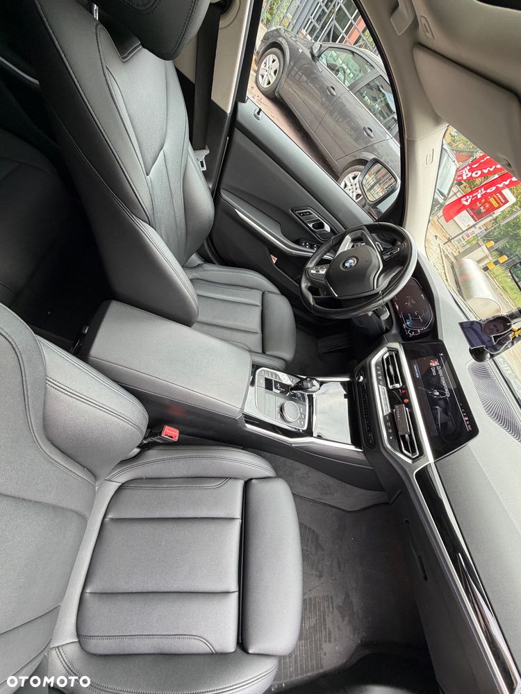BMW Seria 3 330i xDrive - 6