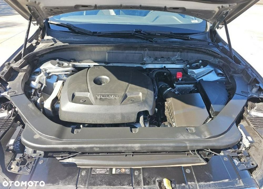 Volvo XC 60 T5 AWD R-Design - 12