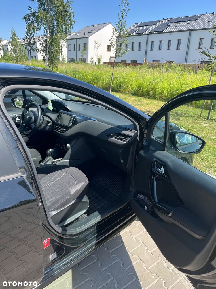Peugeot 208 - 5