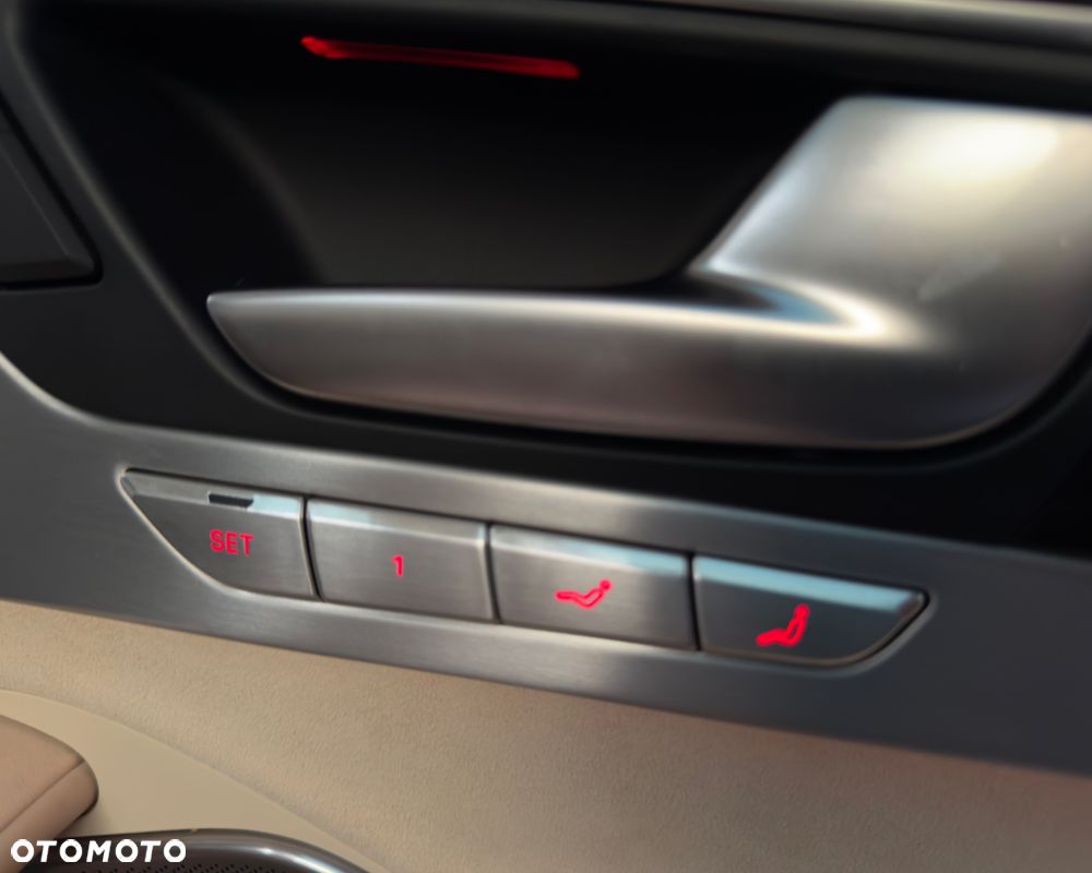 Audi A8 6.3 W12 FSI L Quattro - 25
