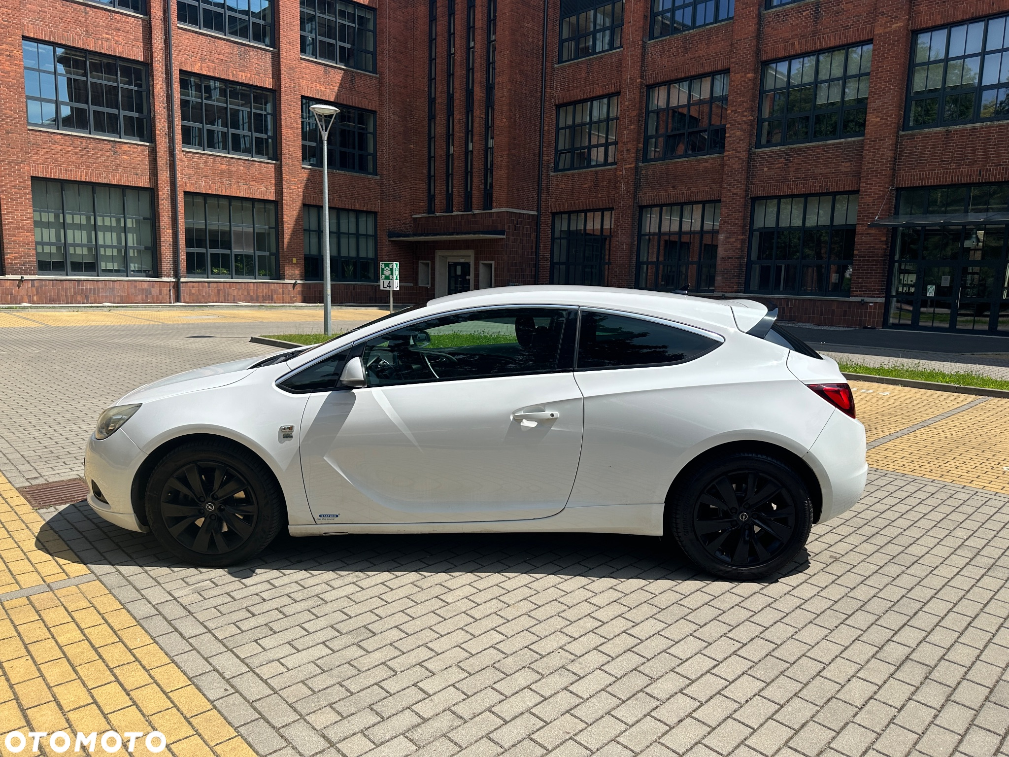 Opel Astra GTC 1.4 Turbo - 2