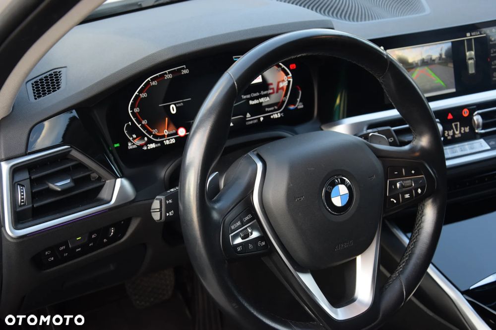 BMW Seria 3 320d xDrive Luxury Line Purity sport - 23