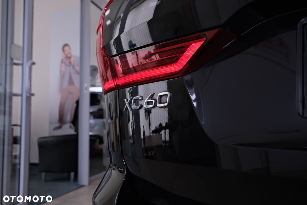 Volvo XC 60 T6 AWD Plug-In Hybrid R-Design - 16