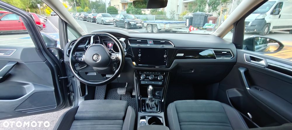 Volkswagen Touran - 17