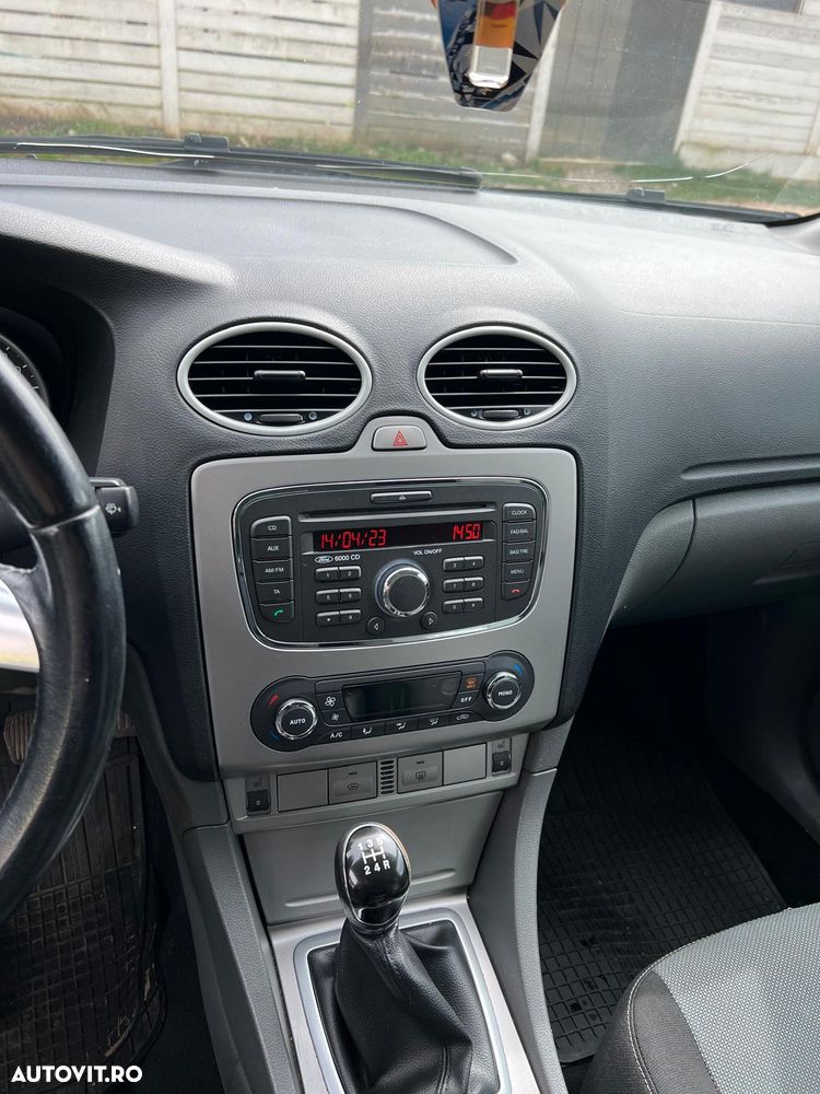 Ford Focus 1.6 TDCi DPF Style - 5