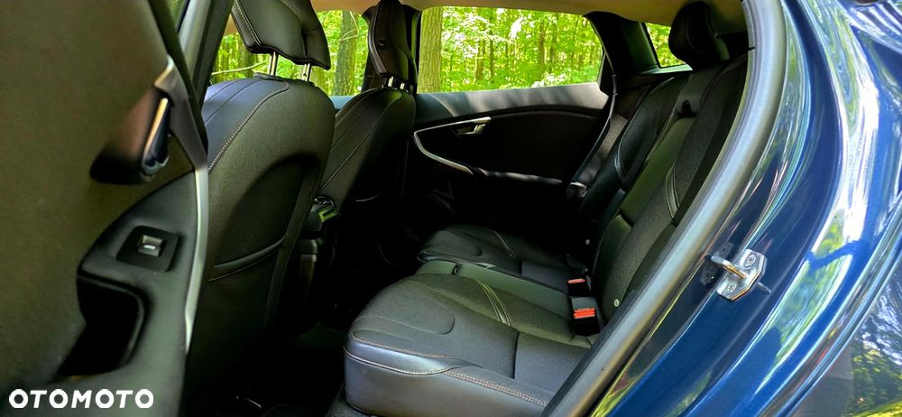 Volvo V40 Cross Country - 25