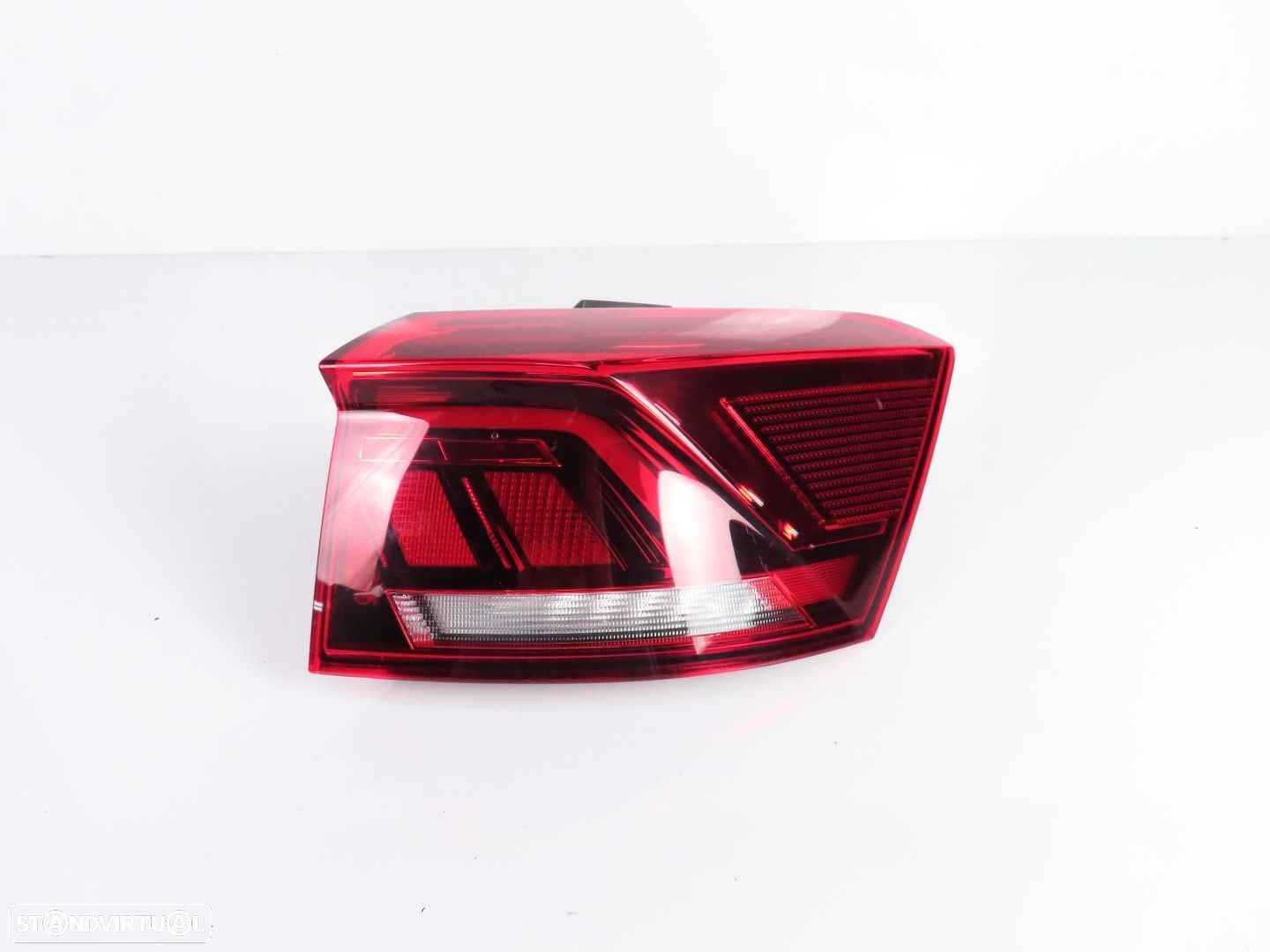Farolim LED Direito/Trás Usado / Original VW T-ROC (A11) 5GA945096D - 1