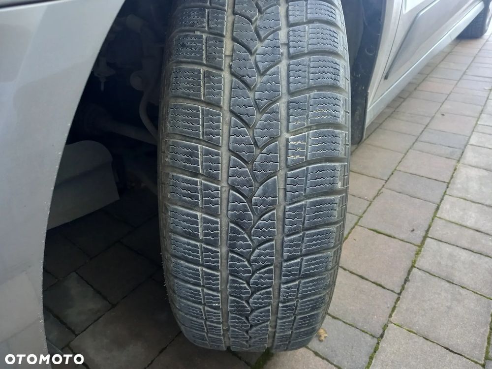 Ford Tourneo Connect Grand - 16