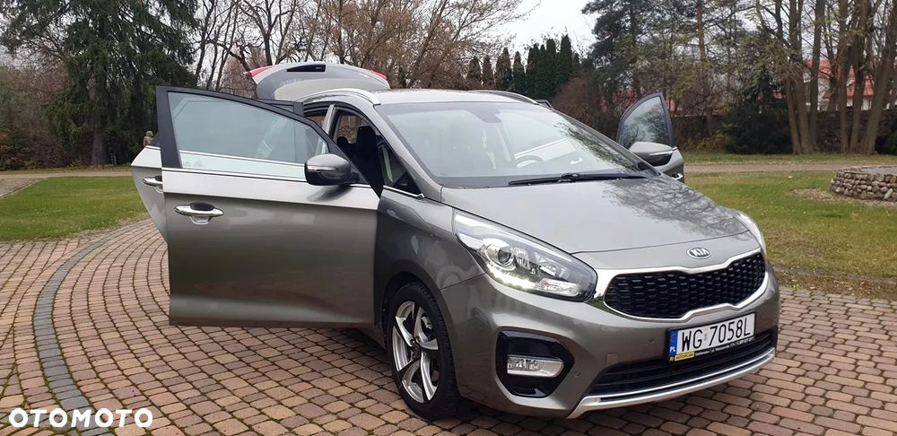 Kia Carens 1.7 CRDi M 7os - 9