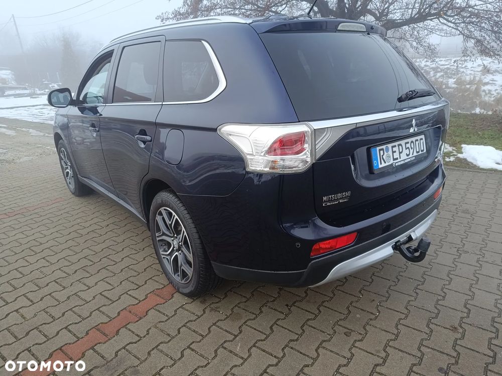Mitsubishi Outlander 2.0 Invite + 2WD - 17