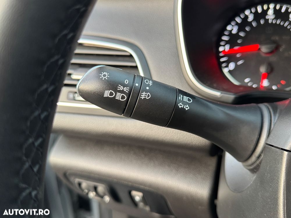 Renault Megane TCE 114 GPF Life - 25